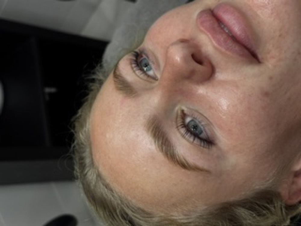 Lash extensions at Bronzed